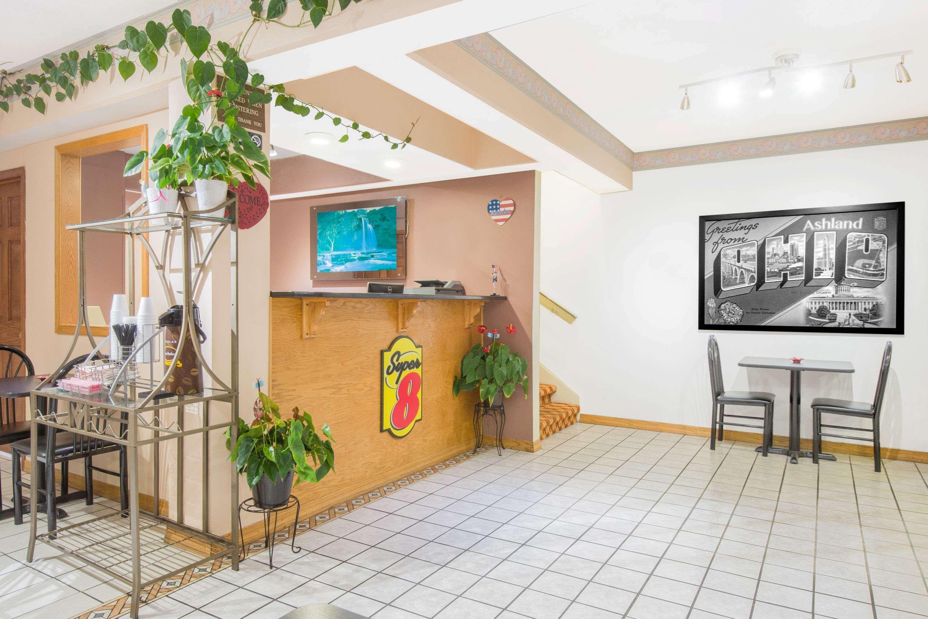 Super 8 By Wyndham Hotel 2*