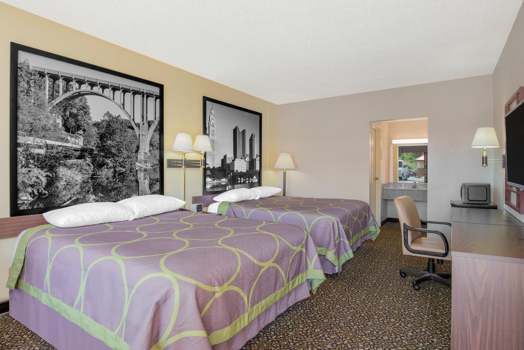 Super 8 By Wyndham Hotel